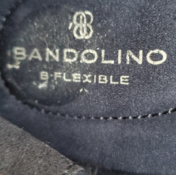 Bandolino Women's Navy Flats with Bow Accent - Picture 2 of 5